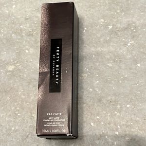 Fenty beauty by Rihanna. Pro filtr soft matte longwear foundation 1.08 FL oz.